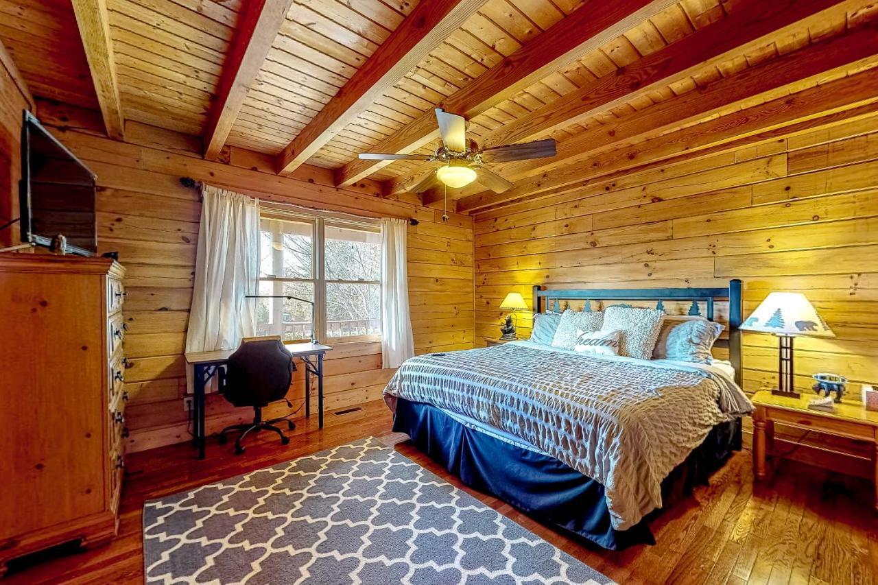 Lazy Bear Lodge Sevierville Exterior photo
