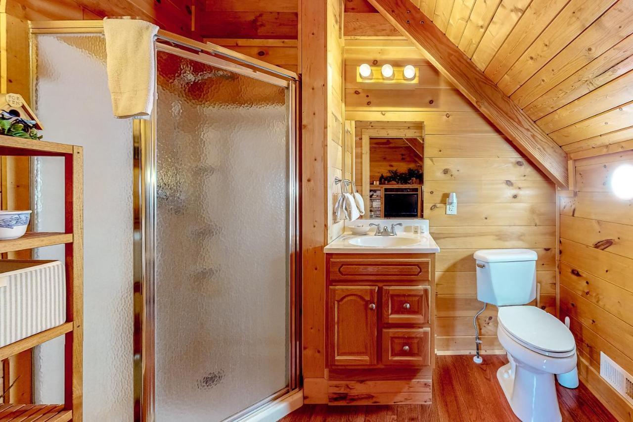 Lazy Bear Lodge Sevierville Exterior photo